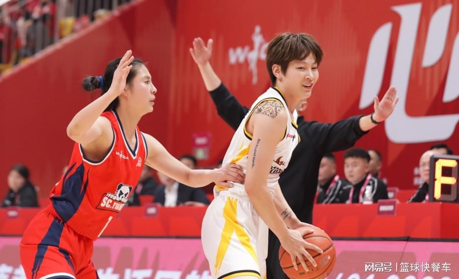 华体会官网APP-女篮一夜曝出两大冷门！全联盟第1被掀翻：张子宇6分2板惨遭弃用