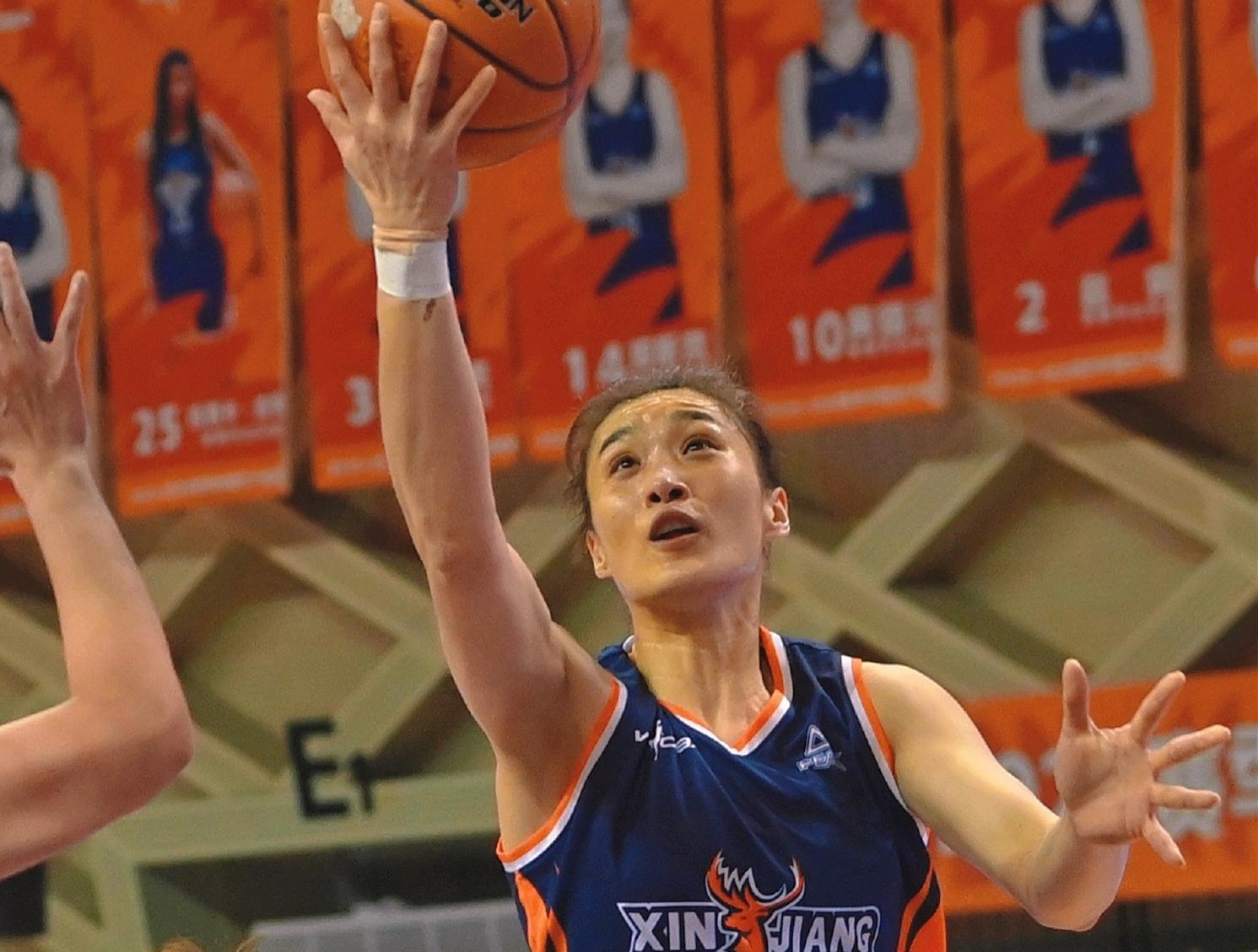 华体会官网下载-轰22+7！中国女篮32岁1米85悍将崛起：宫帅该带李梦最佳替身？